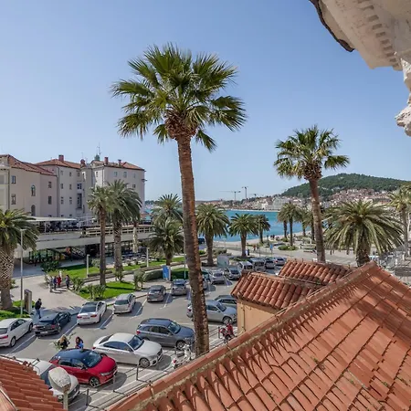 Гостьовий будинок Grand Palace Luxury Retreat - Tale Of The Sea