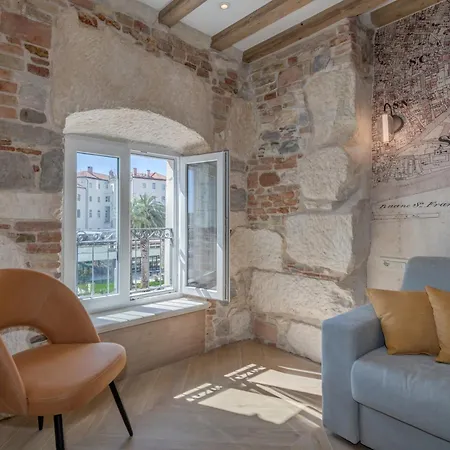 Гостьовий будинок Grand Palace Luxury Retreat - Tale Of The Sea Спліт