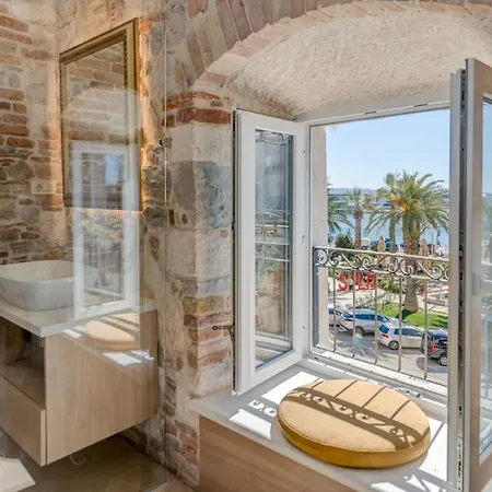 Grand Palace Luxury Retreat - Tale Of The Sea