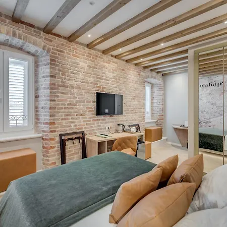 Grand Palace Luxury Retreat - Tale Of The Sea